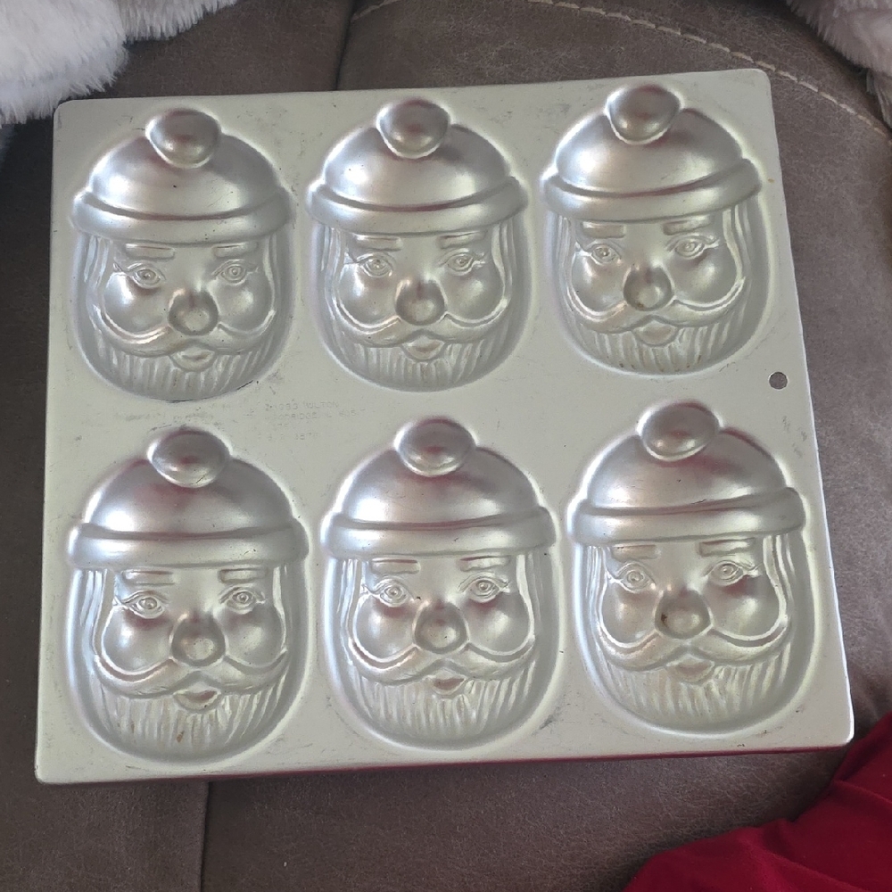 Wilton Silver Santa Face Cakelet Pan